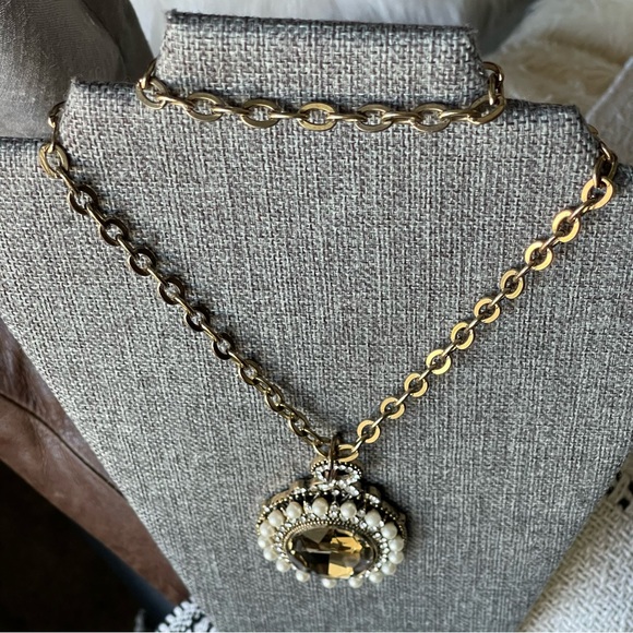 CHARMING CHARLIE | Vintage | Large Rhinestone Pendant Faux Seed Pearls Necklace - Picture 12 of 13